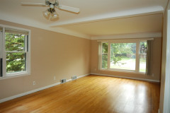 Dining / Living room: Plenty of natural light, open floor plan, picture window views north to front yard.